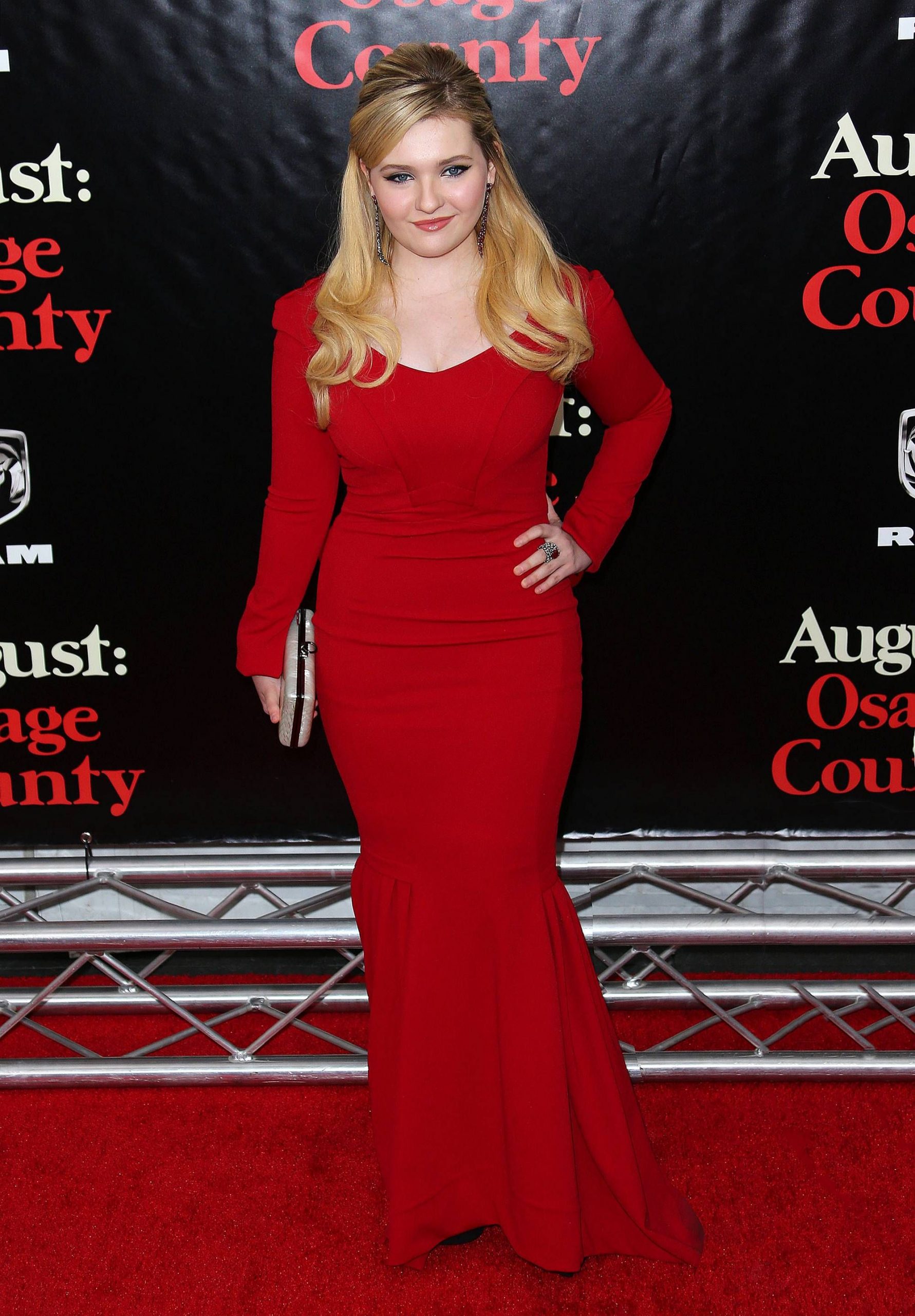 The Fancy And Red Hot Fish Look Of Abigail Breslin