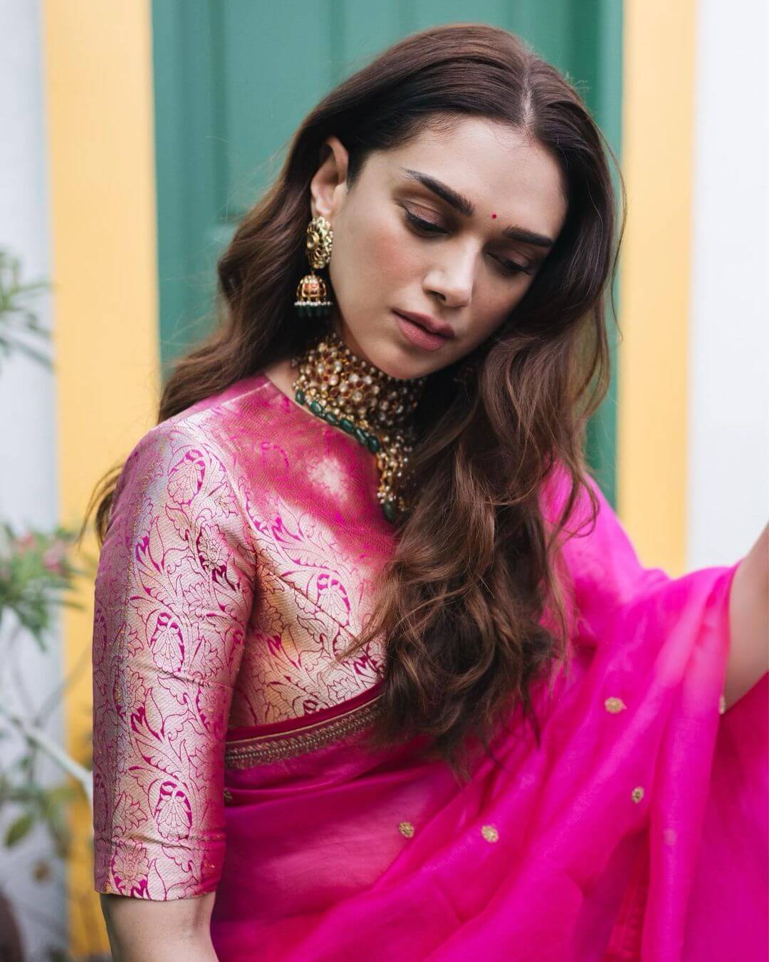 Trendy And Amazing Bollywood Fashion Aditi Rao Hydari In Traditional & Elegant Saree Look