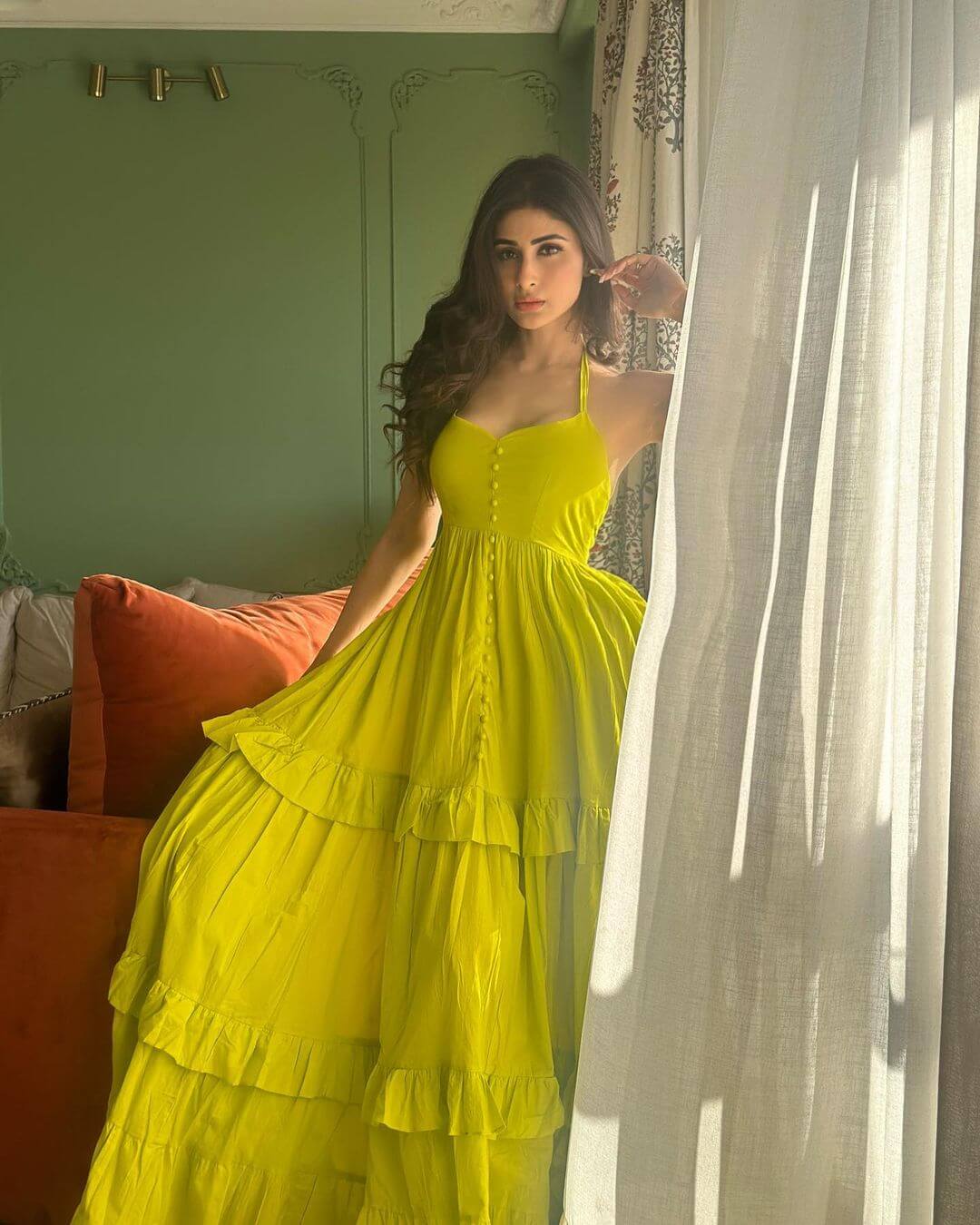 Ways To Look Trendy With Bollywood Celebrities mouni roy