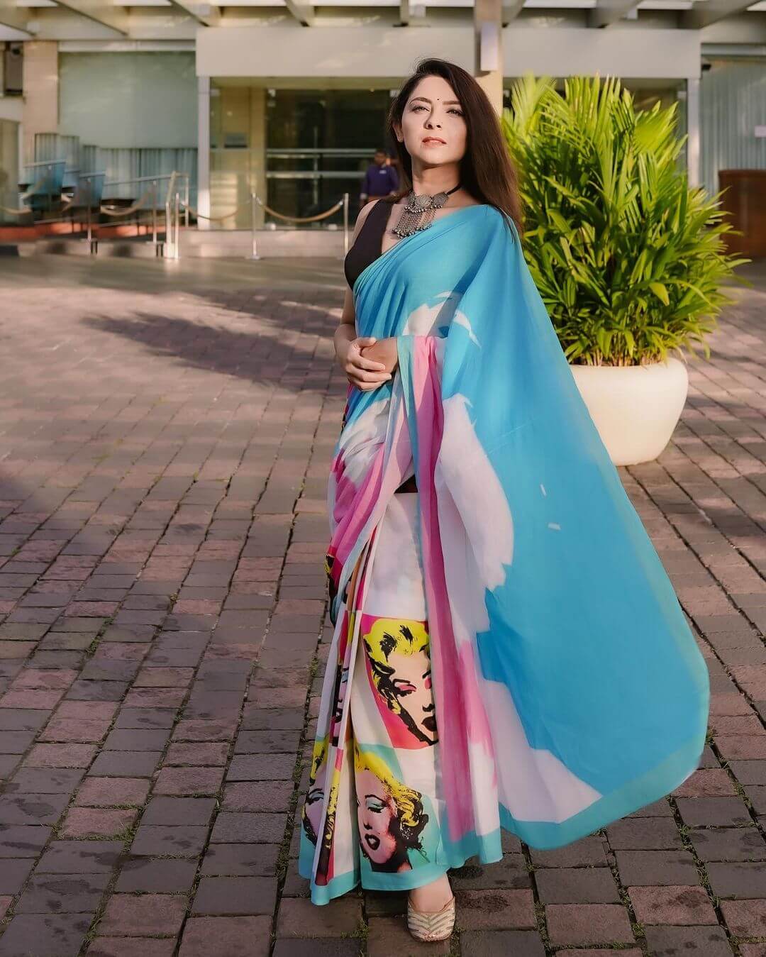 Ways To Look Trendy With Bollywood Celebrities sonalee kulkarni's classy look and traditional look in sky blue saree