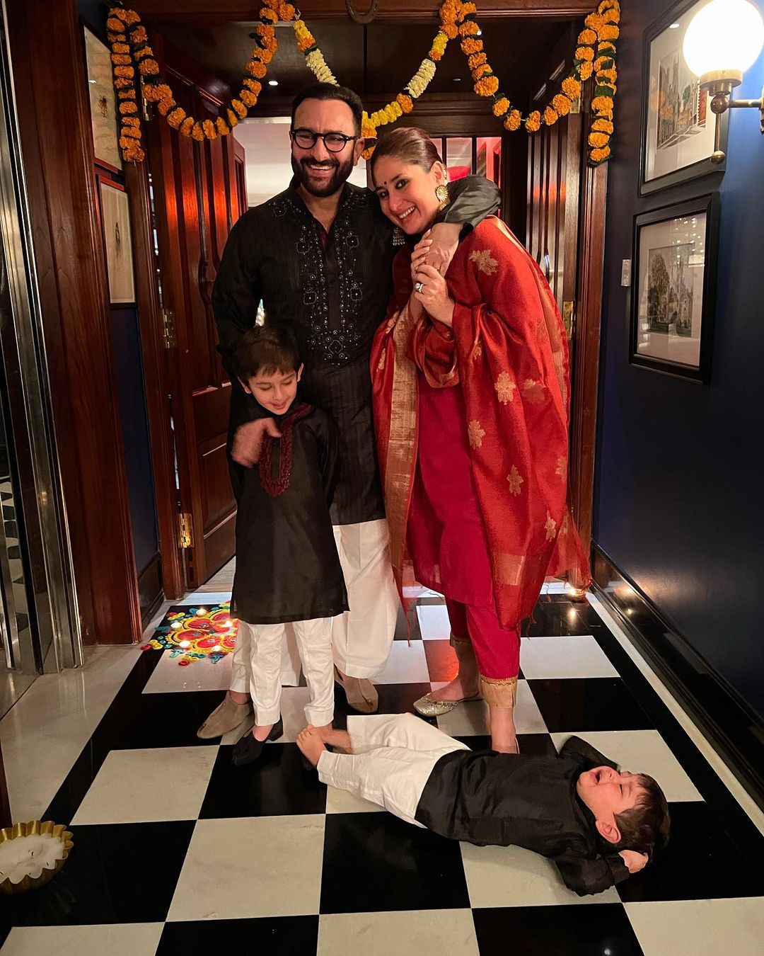 Kareena Kapoor And Saif Ali Khan With Their Kids Jeh And Taimur