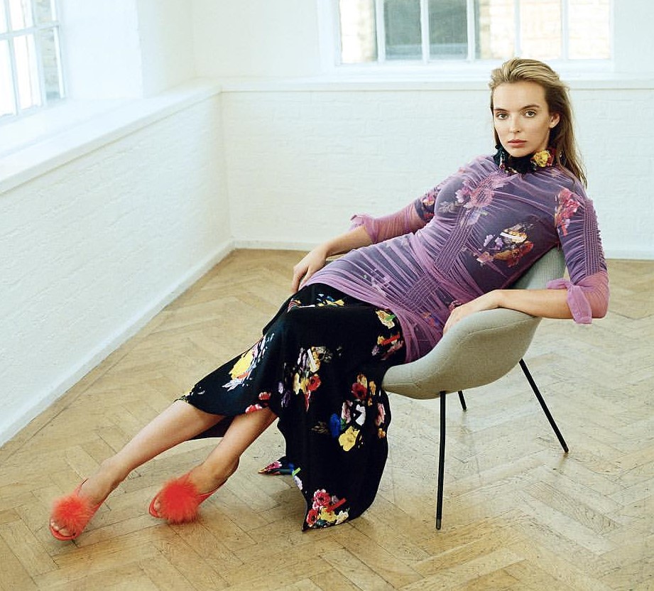 Adorning Beauty Jodie Comer In Fabulous Floral Print Dark-Blue Dress