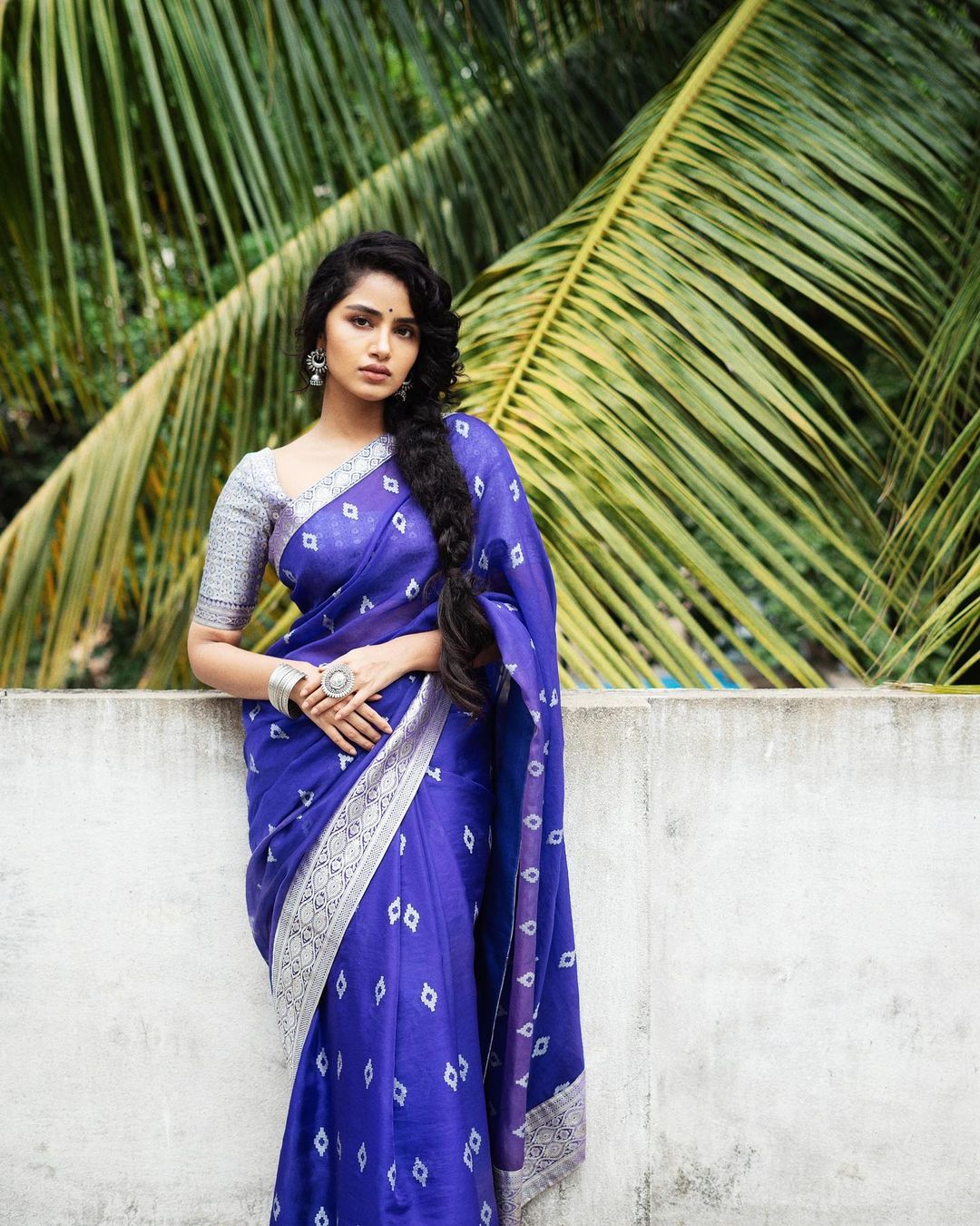Anupama Parameswaran Look  Simple And Beautiful In Blue Saree Outfit