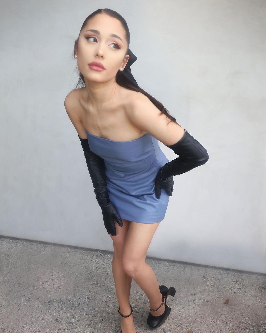 Ariana Grande In Fabulous off-Shouldered