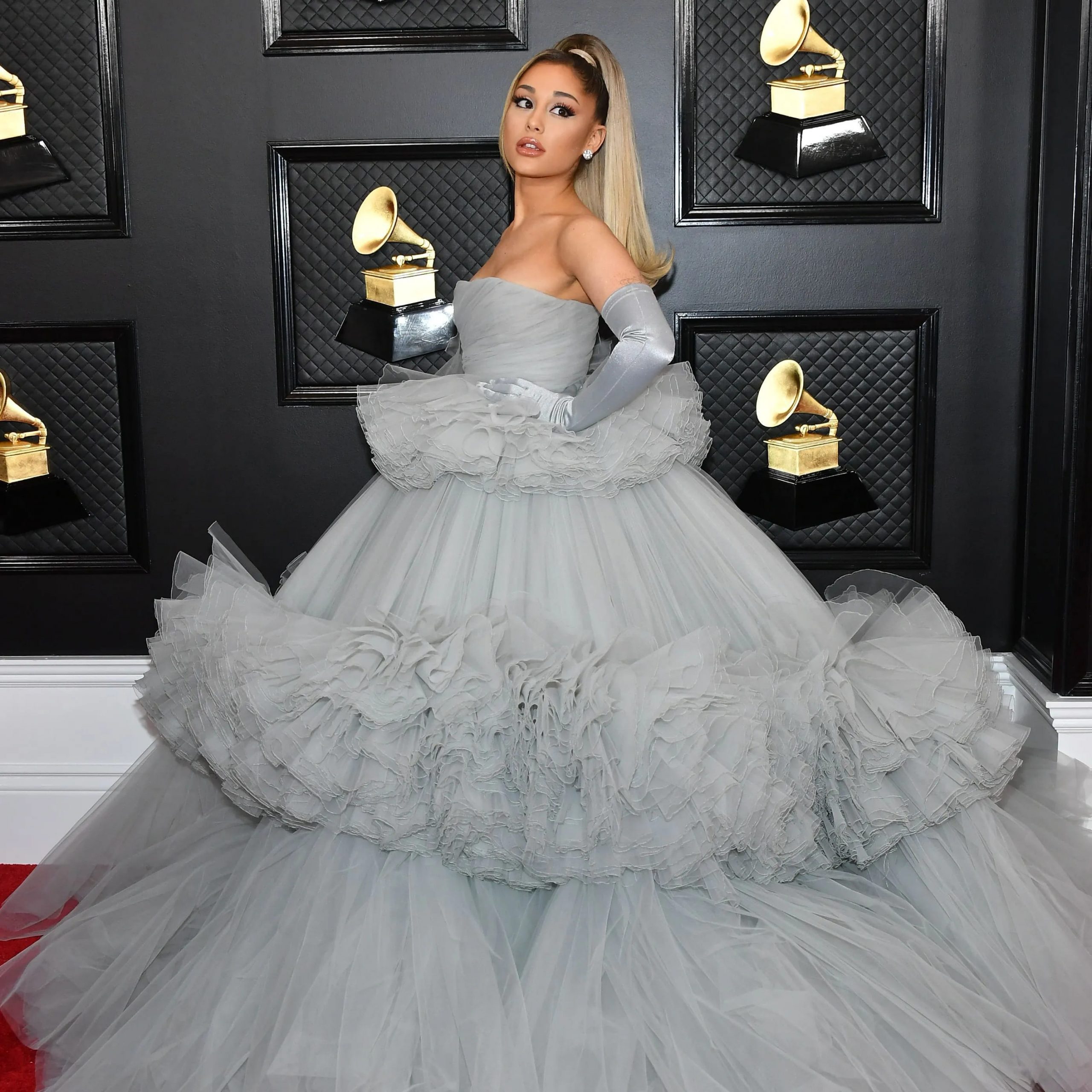 Ariana Grande - Outfits, Style, & Looks
