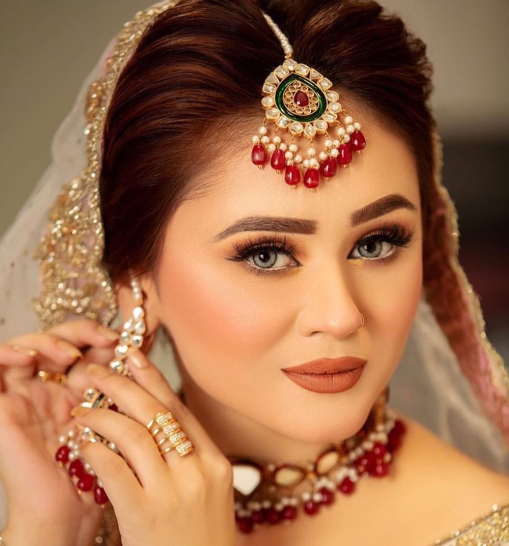 Holding All Your Attention Bridal Makeup