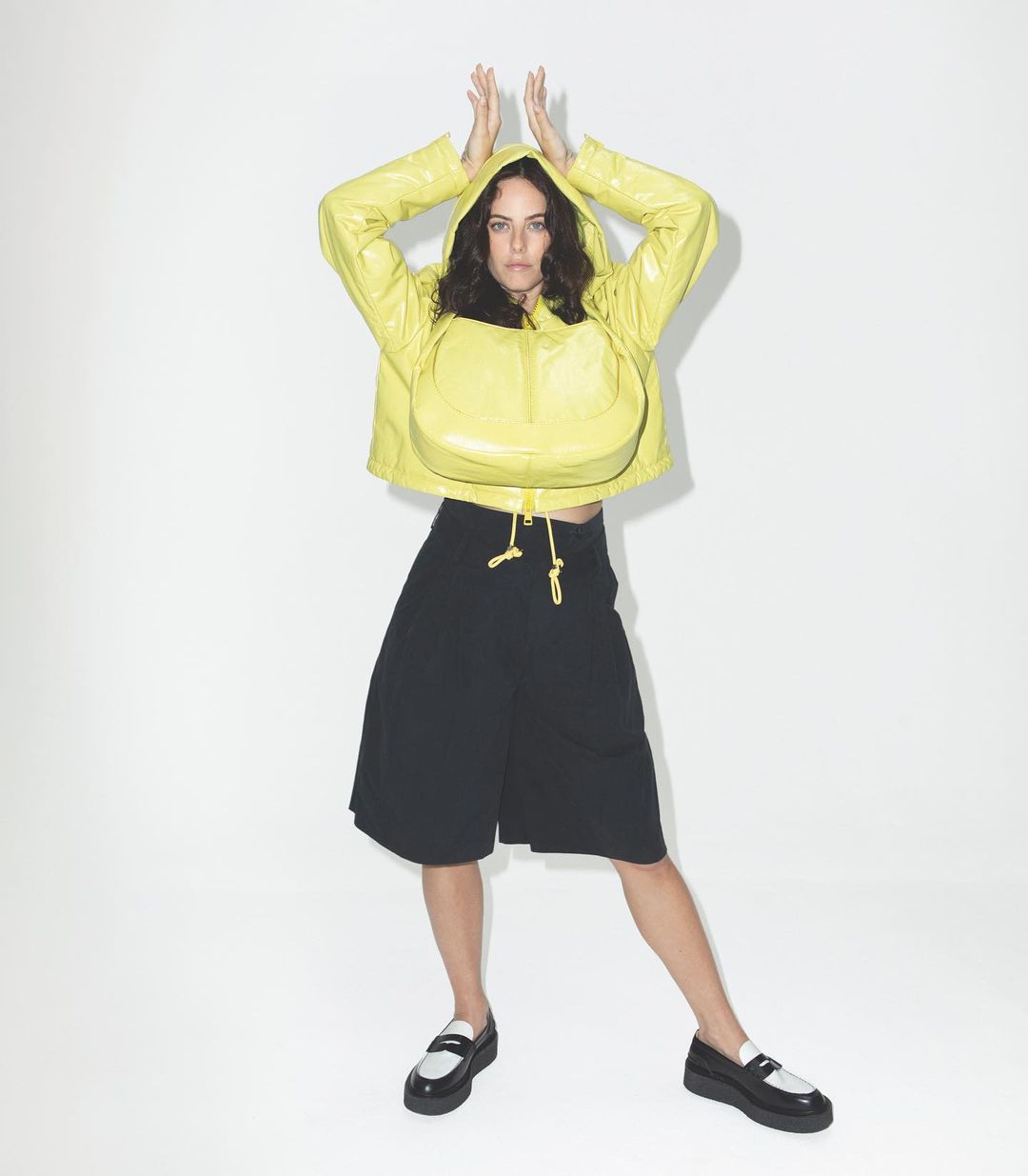 Kaya's Breathtaking Look In Yellow And Black Combo Fit With Matching Yellow Purse