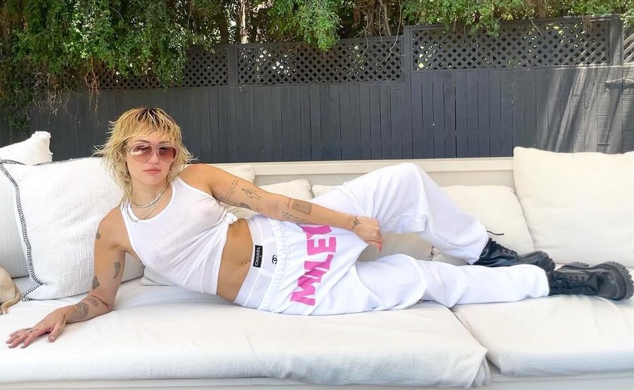 Miley's Cool & Casual Look In White Colored Co-ord Fit