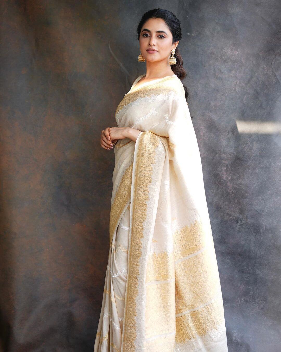 Priyanka Mohan In Ivory Silk Saree With Golden Kundan Jhumkis Gives Us Festive Vibes