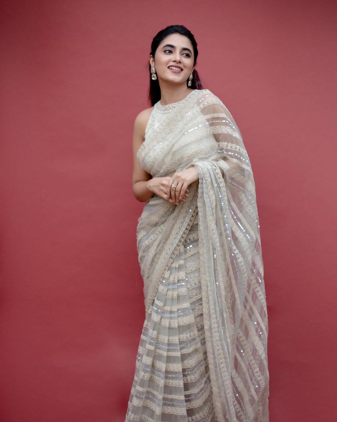Priyanka Mohan Look Elegant In White Net Saree With Heavy Work Blouse Outfit
