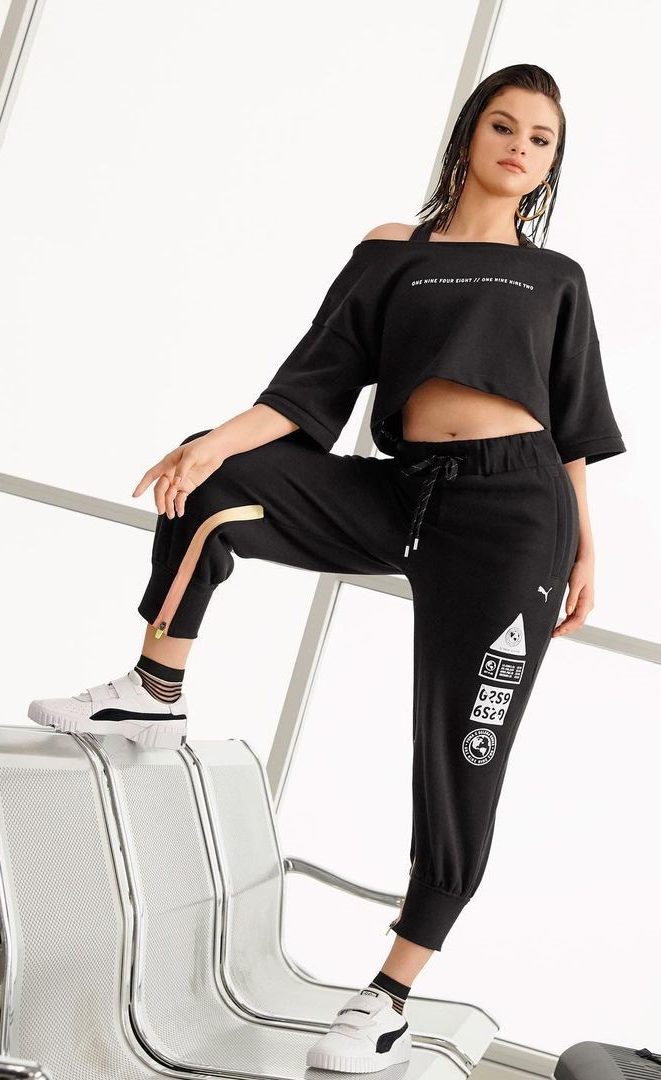 Selena Gomez's Stunning Airport Look In Black Colored Co-Ord Fit
