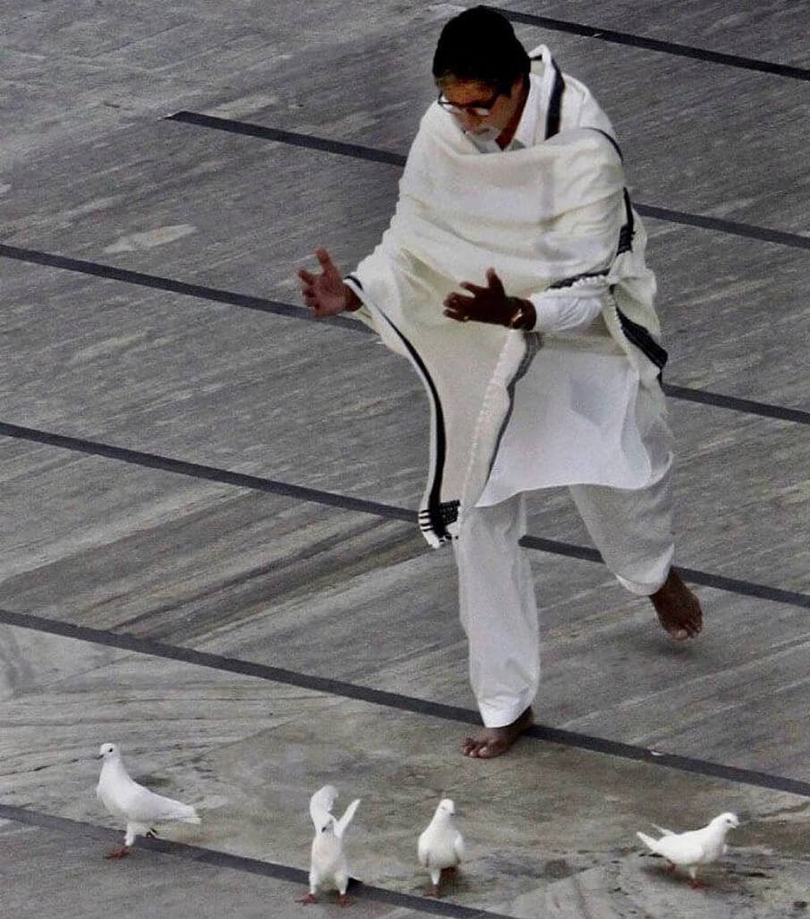  The Classic White Kurta Pajama Of Amitabh Bachchan