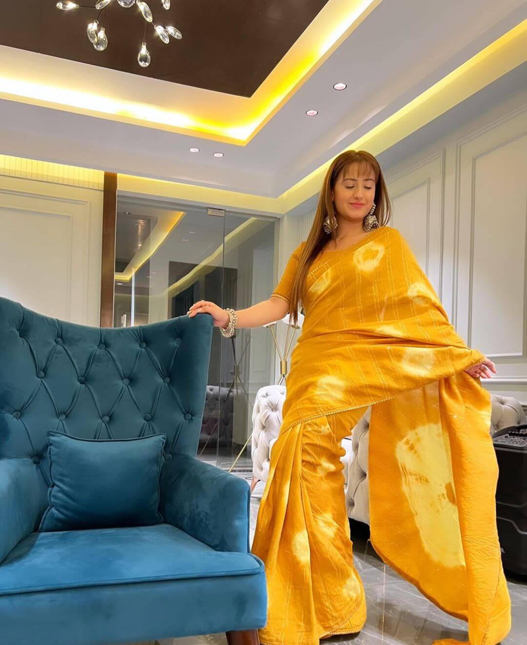 Alisha Panwar In Beautiful Yellow Bandhani Saree Outfit