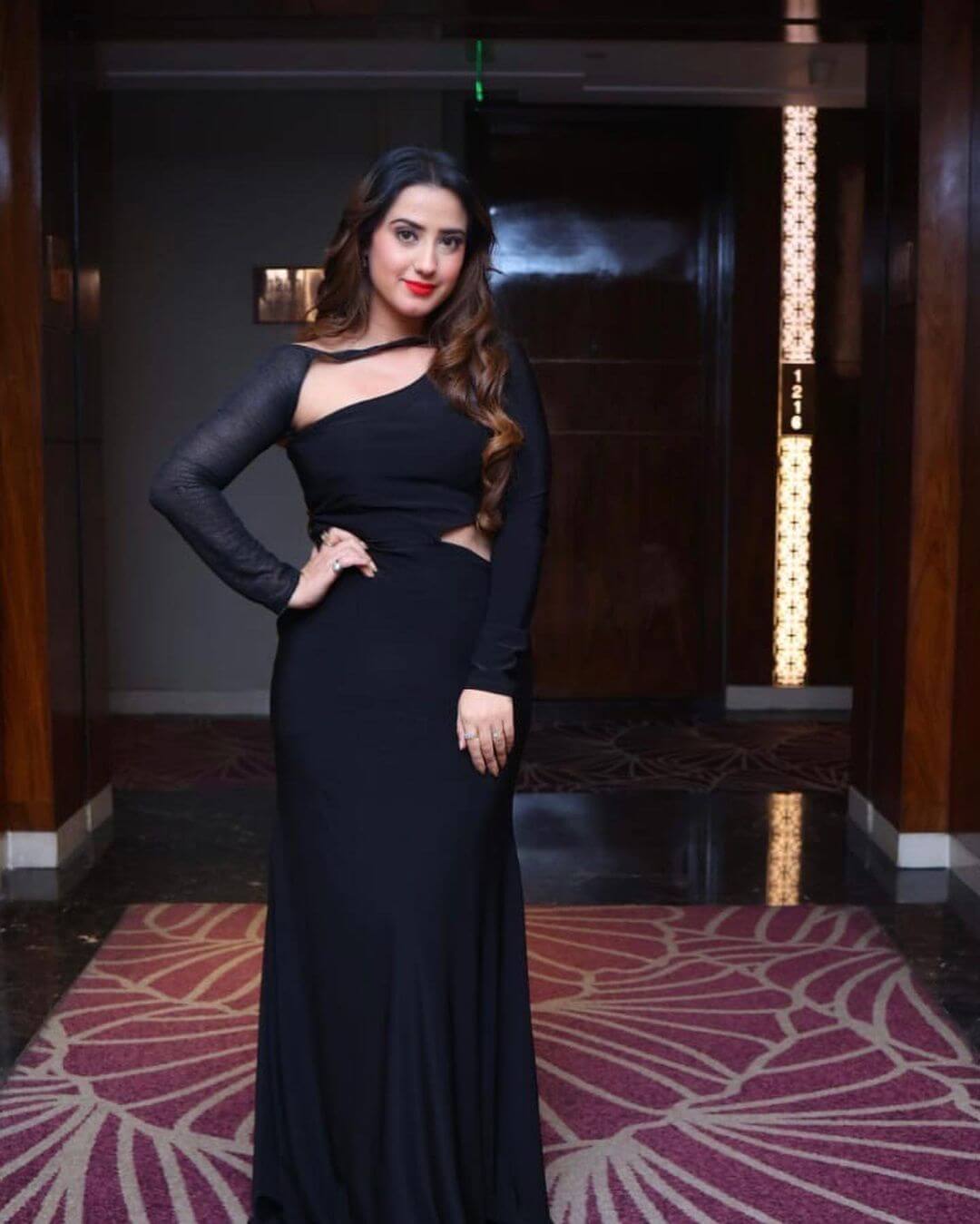 Alisha Panwar Look Beautiful In Black Long Dress Aalisha Panwar Fashionable Outfit Inspo