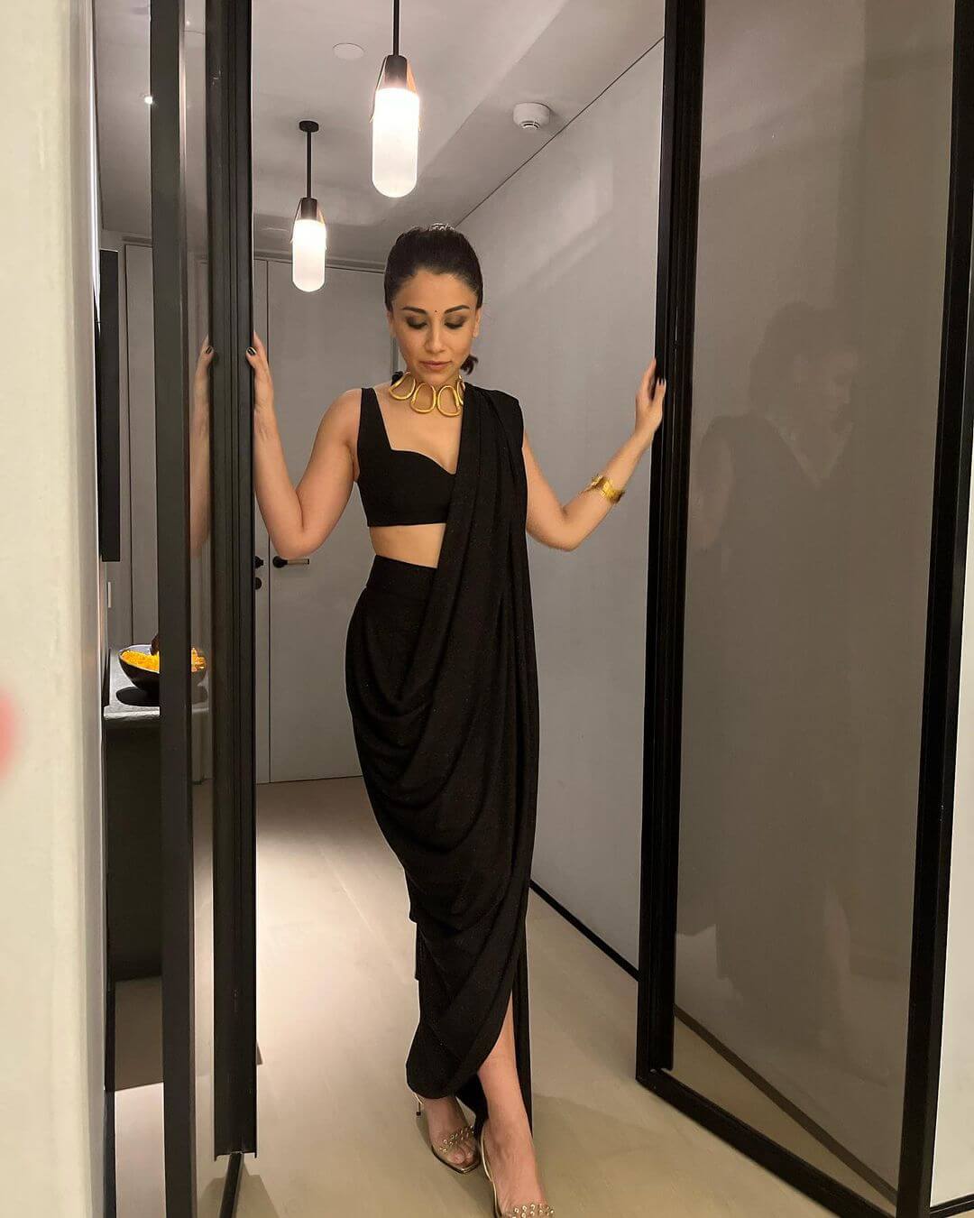 Amrita Puri Look Elegant In Black Saree Outfit