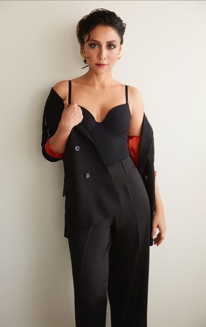 Amrita Puri Sophisticated Look In Black Suit With Bralette