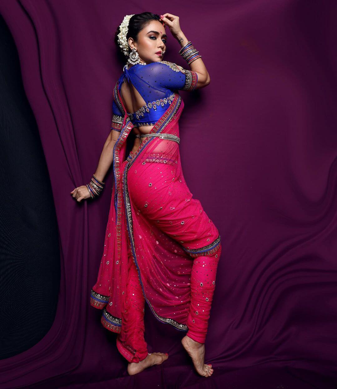 Amruta Khanvilkar In Pink Saree And A Blue Blouse