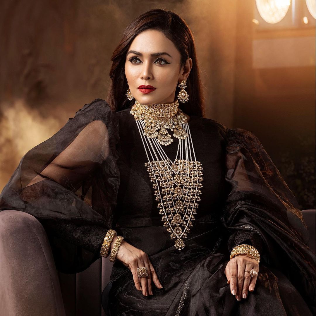 Amruta Khanvilkar Looking Beautiful In  Black Outfit With Heavy Jewelry