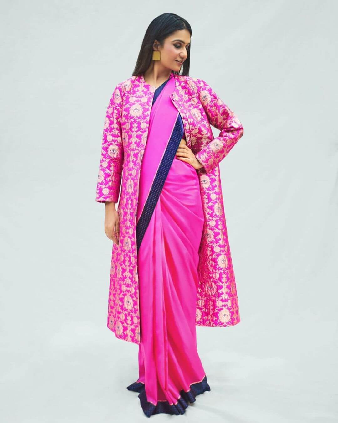 Amruta Subhash Elegant Look In Pink Saree With Pink Long Coat