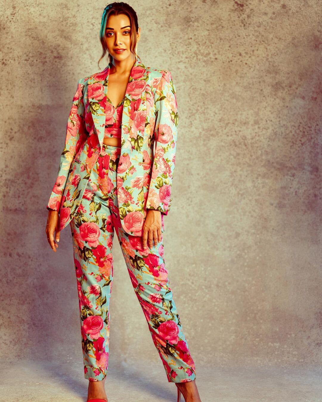Anupriya Chic Look In Floral Suit Set