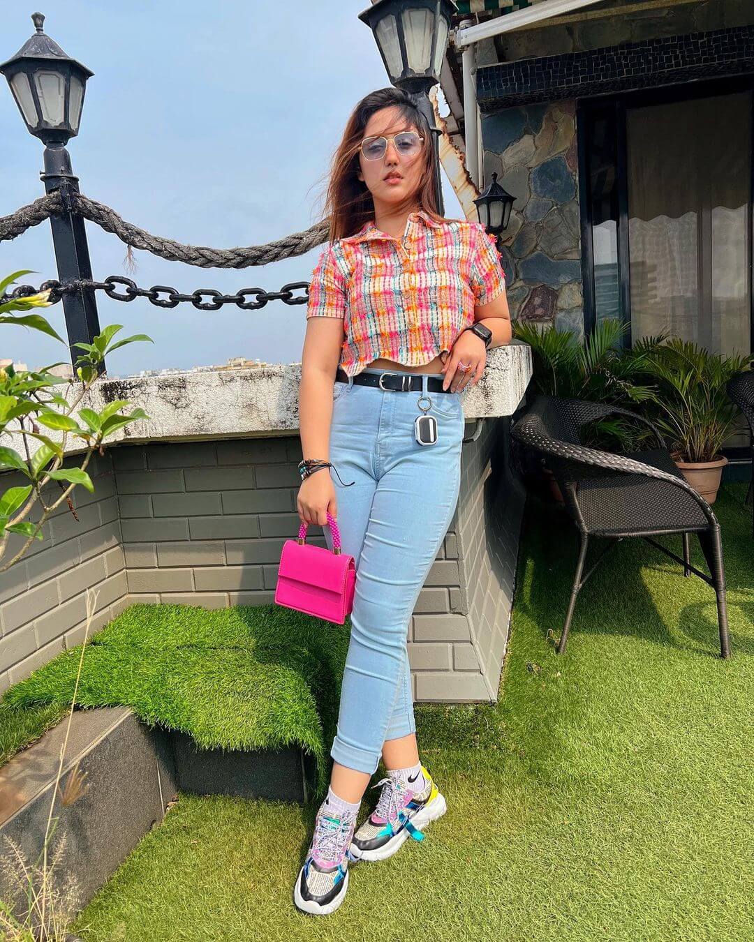 Ashnoor Kaur In Vibrant Crop Shirt With Denim Jeans And Pink Clutch Can Be Your Girlfriends Day Outfit Too