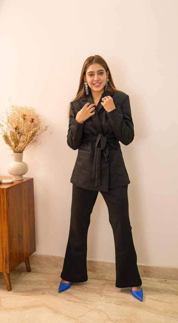 Boss Lady Niti Taylor In Black Suit Outfit