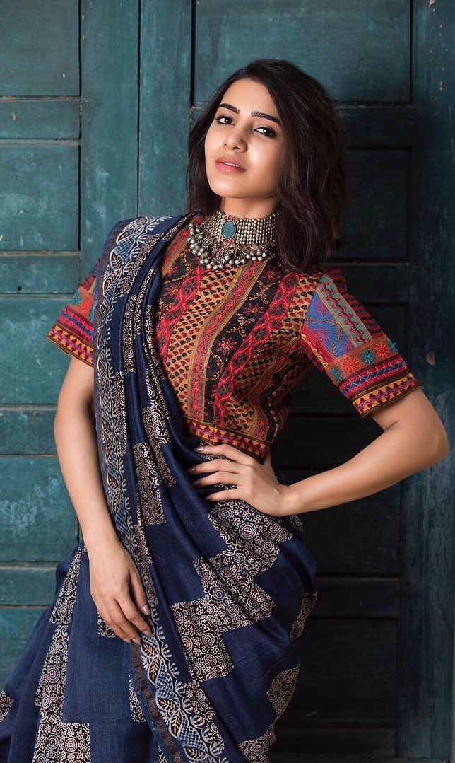 Colorful Blouse With Printed Saree With Silver Jewelry, Samantha