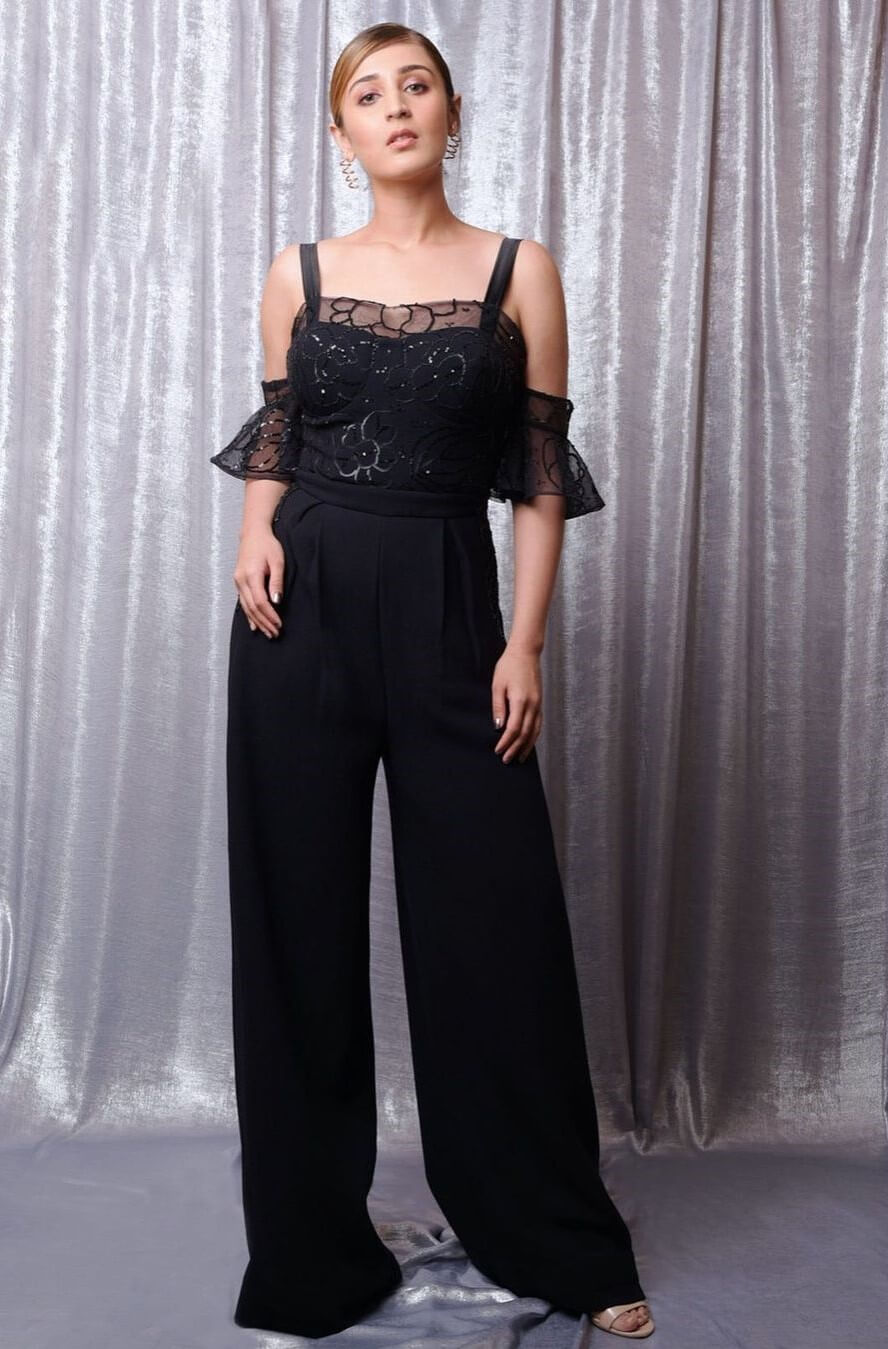 Dhvani Bhanshali Stylish Look In Black Jumpsuit Outfit