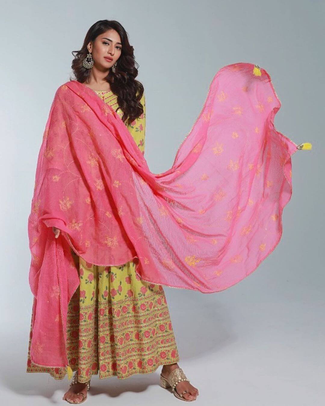 Erica Fernandes Desi Look In Yellow And Pink Kurta Set