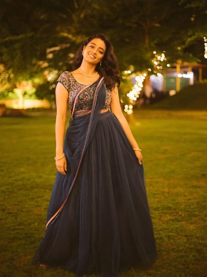 Gayathrie Shankar Look Beautiful In Blue Lehenga Outfit
