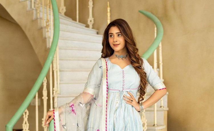 Hiba Nawab In Beautiful Light Blue Anarkali Suit Outfit