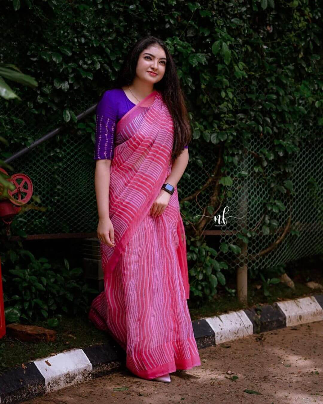 Malavika Nair Classy Look In Pink Saree With Blue Blouse Malavika Nair Traditional Outfit And Looks