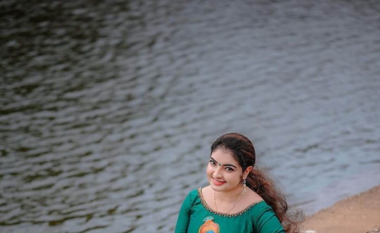 Malavika Nair Festive Look In Green Blouse With Skirt