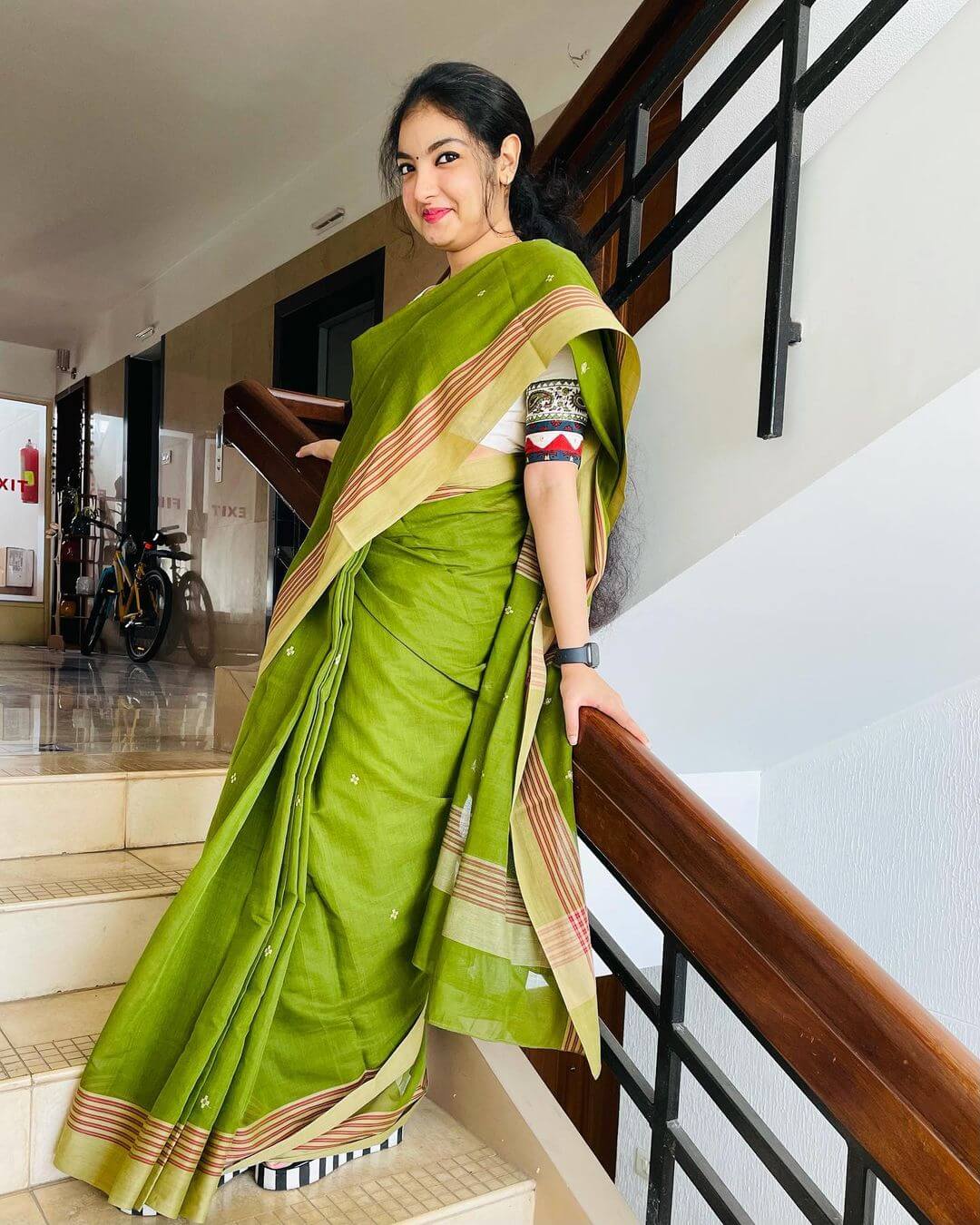 Malavika Nair In Green Cotton Saree Outfit Malavika Nair Traditional Outfit And Looks
