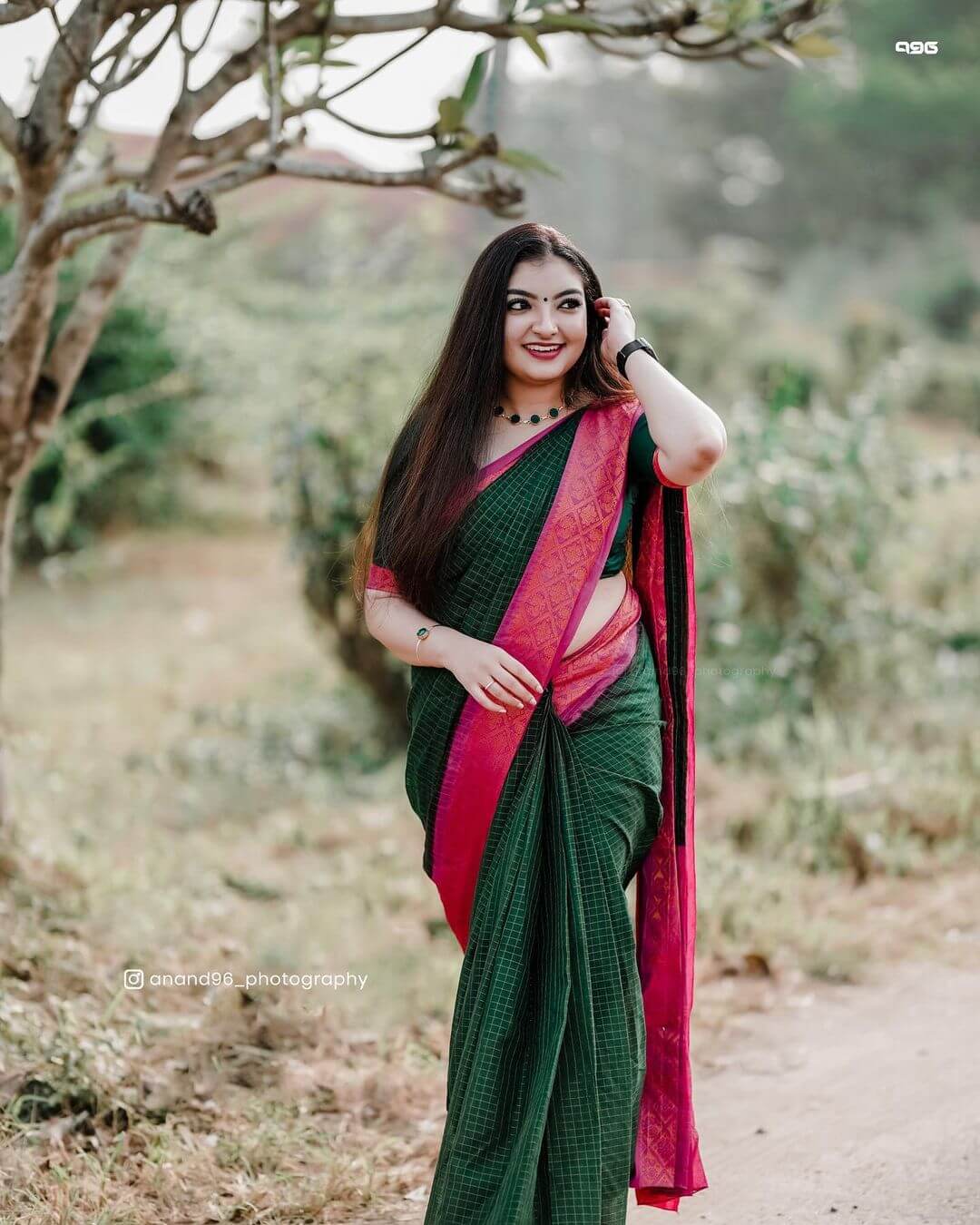 Malavika Nair Look Beautiful In Green Check Saree With Pink Border Malavika Nair Traditional Outfit And Looks