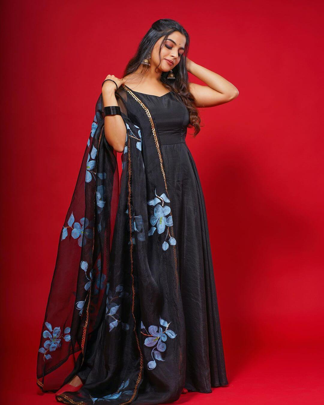 Nikhila Vimal Look Gorgeous In Black Anarkali Suit Outfit