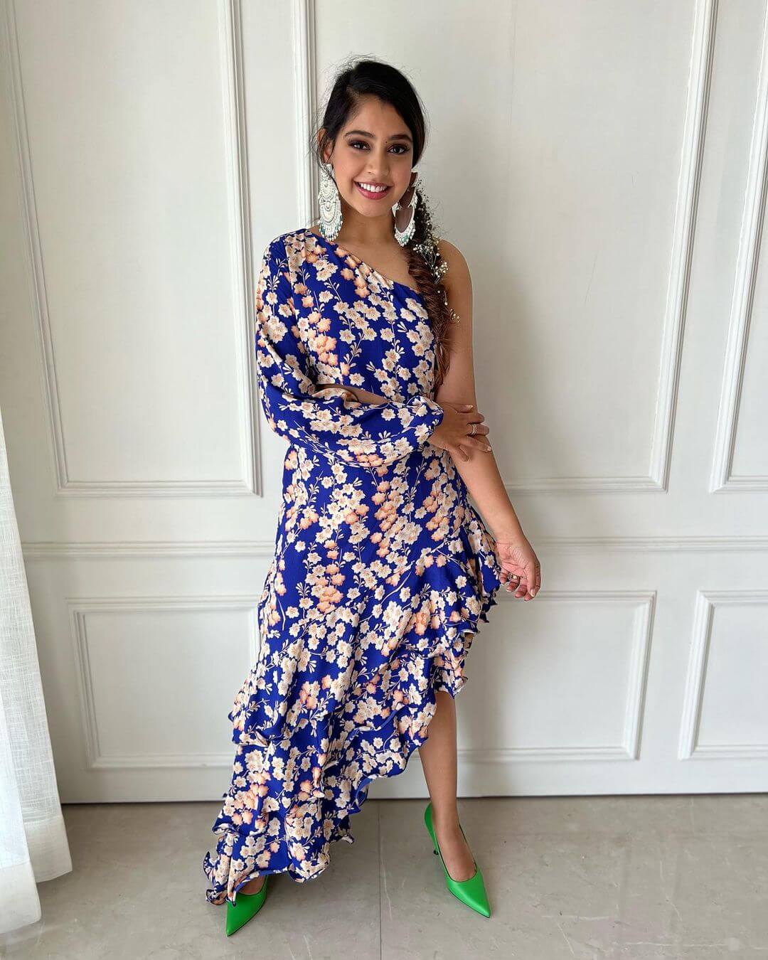 Niti Taylor In Blue One Shoulder Outfit