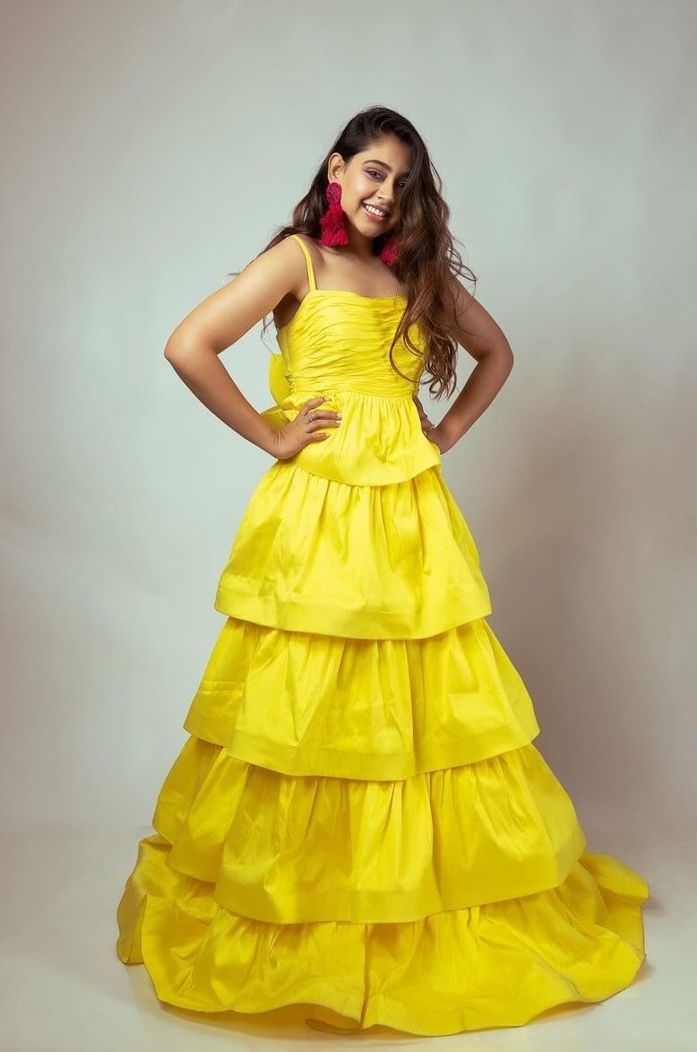 Niti Taylor Look As Bright As Sun In Yellow Multi Layer Dress With Pink Earrings