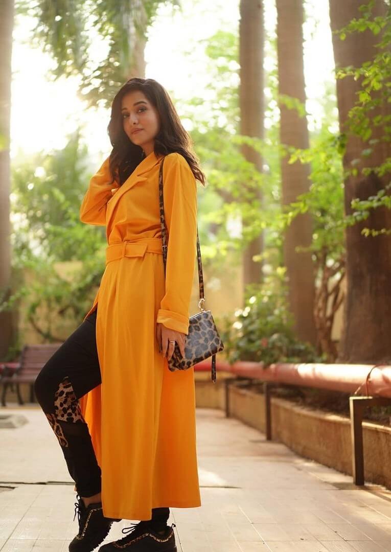 Preetika Rao In Yellow Solid Trench Coat With Black Tights