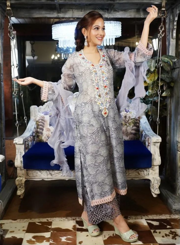 Preetika Rao Look Beautiful In Grey Kurta Set Preetika Rao Outfits, Fashion & Style