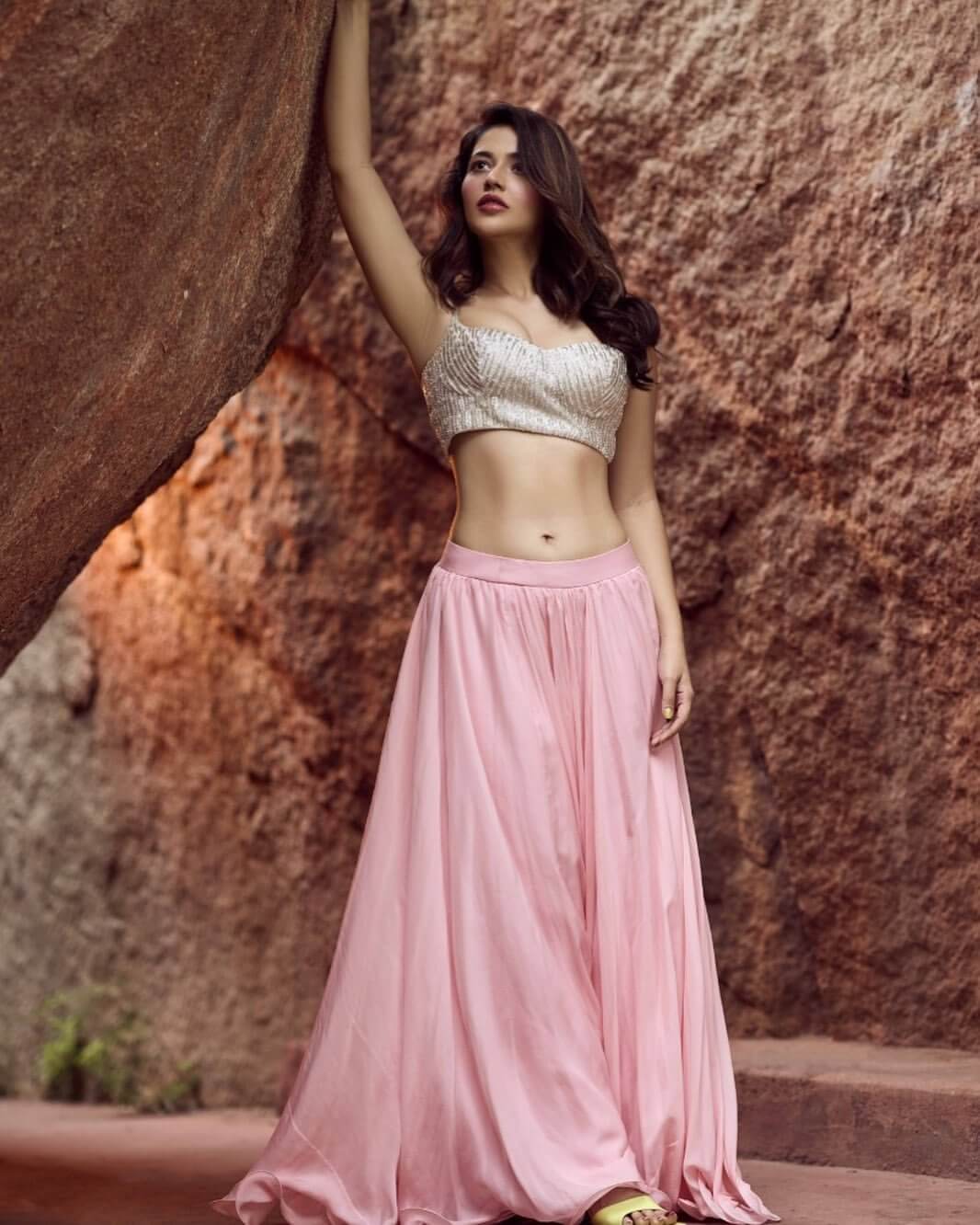 Priyanka Look Fabulous In Glittery Crop Top Whit Pistal Pink Skirt Outfit Priyanka Jawalkar Stunning Outfit Looks