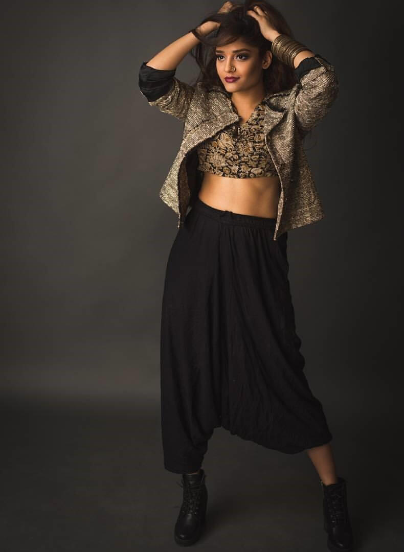 Ritika Singh Alluring Look In Black Jacket With Crop Top And Dhoti