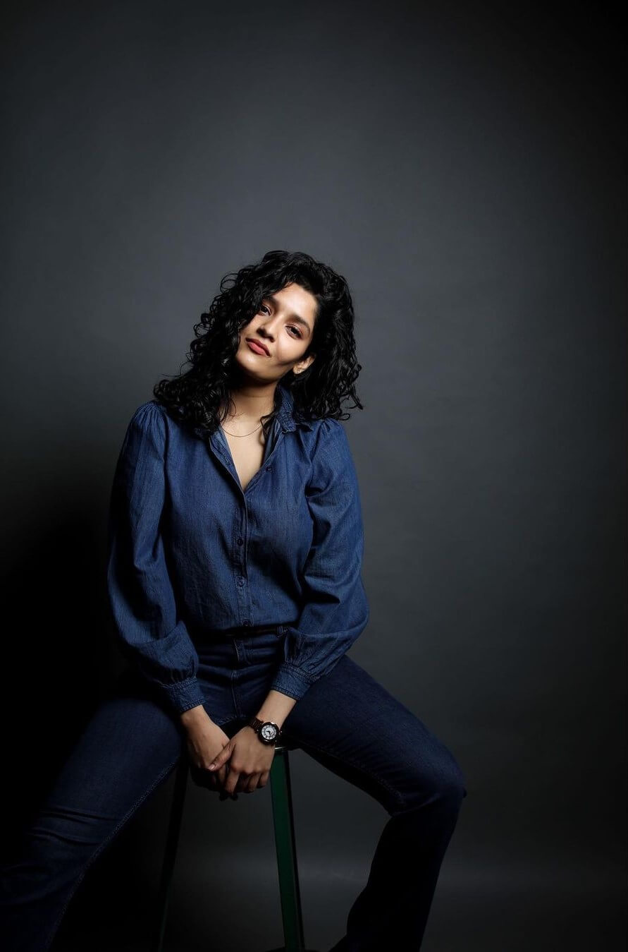 Ritika Singh Casual Look In Blue Denim Shirt And Jeans