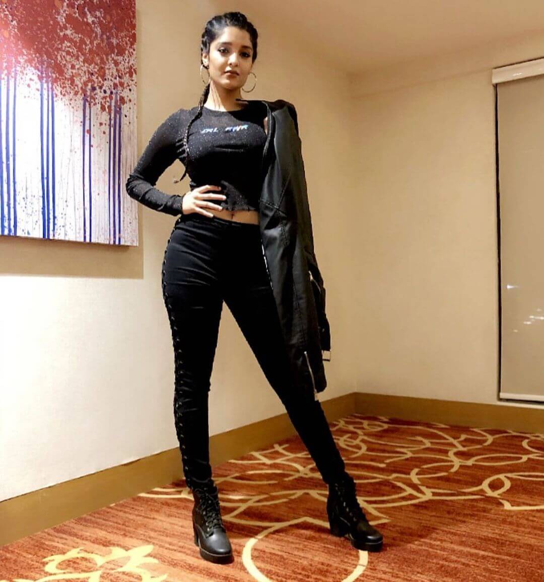 Ritika Singh Sexy Look In Black Crop Top With Black Full-Fitted Jeans