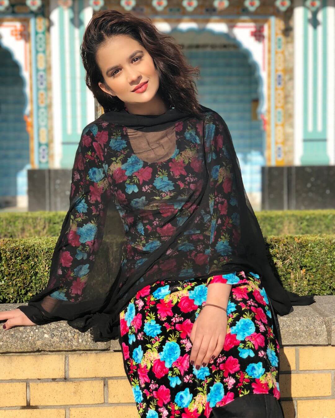 Roopi Gill In Multicolor Floral Kurta With Black Dupatta