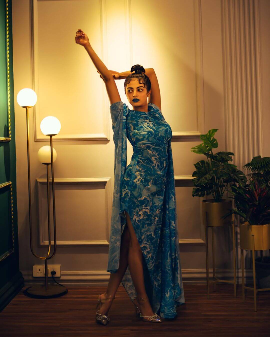 Roshni Sahota Stylish Trend In Blue Dress With Blue Lipstick