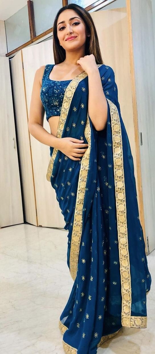 Sayyeshaa Classy Look In Blue Saree Outfit