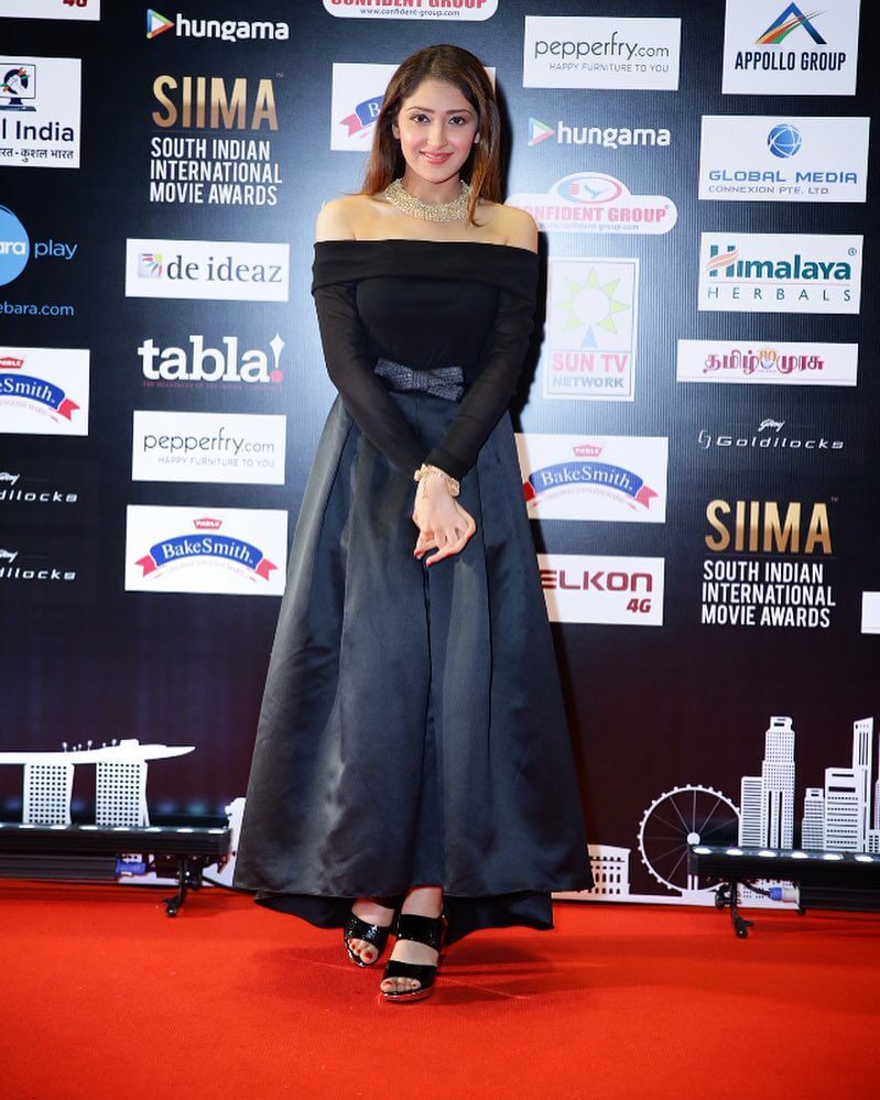 Sayyeshaa Classy Look In Off Shoulder Black Flare Gown With Choker Sayyeshaa Outfit, Style And Fashion For Stunning Look