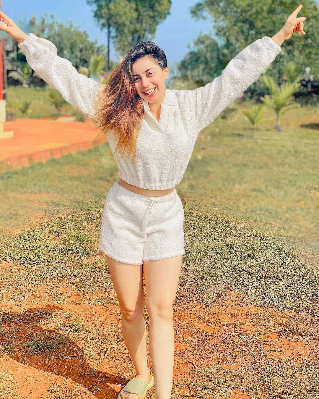 Sehrish Ali Slaying In Winter With White Co-Ord Set Outfit Sehrish Ali Beautiful Outfit And Looks Inspo