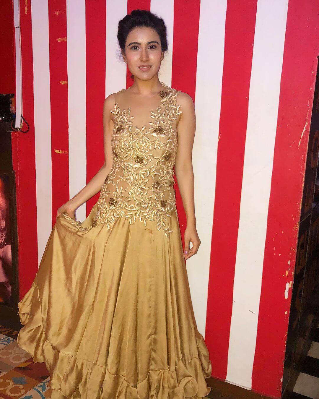 Sheena Simple Look In Golden Dress Outfit